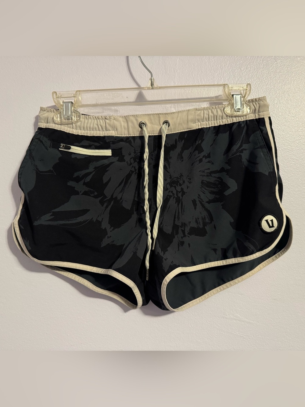 Vuori Tavi Shorts, size small, black and gray and cream